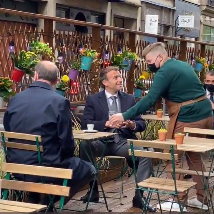 macron_ terrasse.jpg